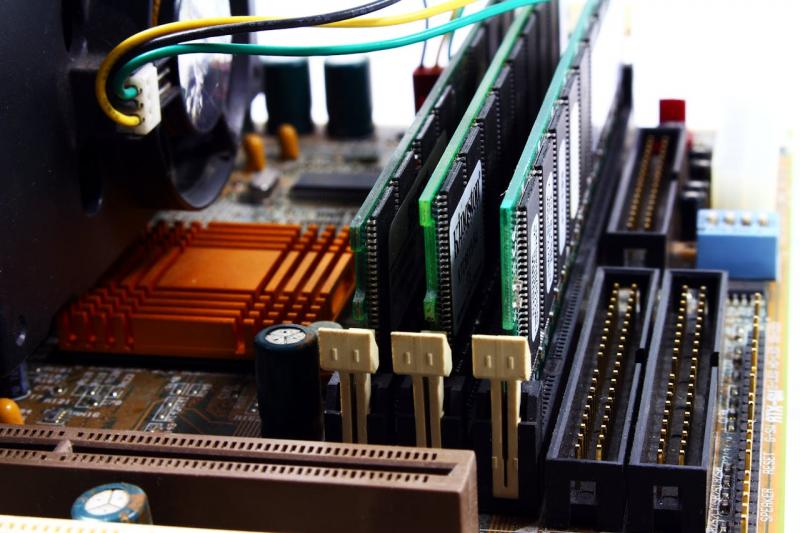 Comprar computador usado: dicas e cuidados essenciais